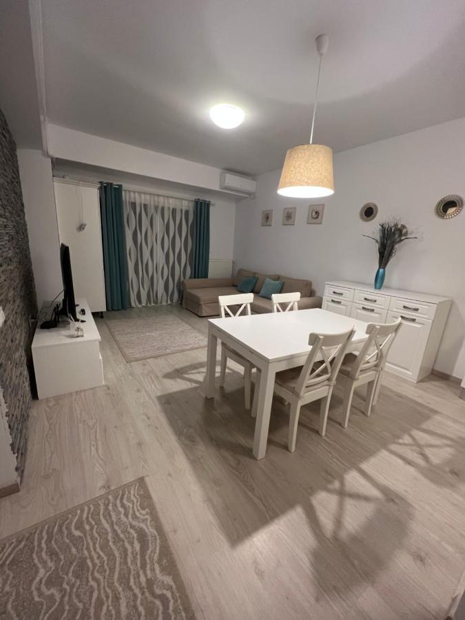Eqinox Apartments Năvodari Exteriör bild